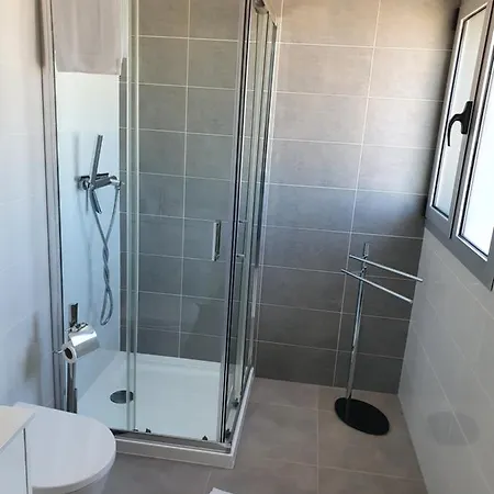 Peter Townhouse * 纳扎雷