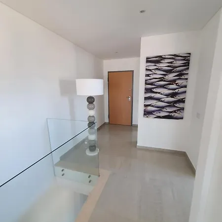 Peter Townhouse Nazare